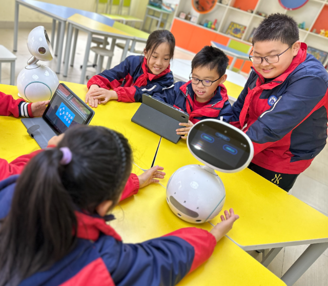 简略互动年级高一些的学生乃至能够尝试自己编程完成其间的部分模块